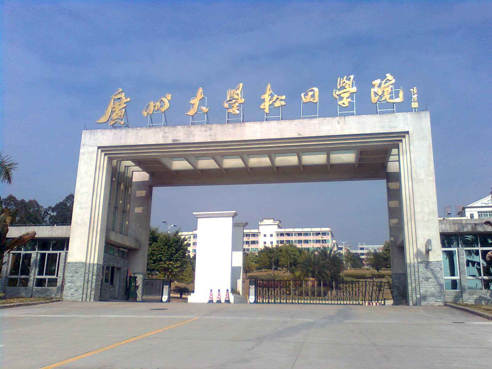 學(xué)校工程門案例